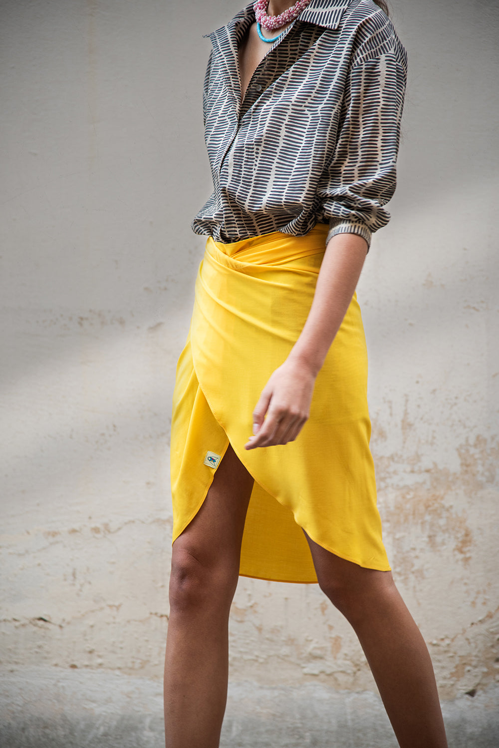 180 wrap pareo - yellow bee